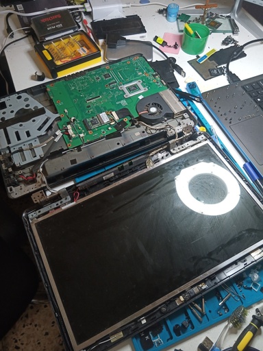 Desarmando una Laptop